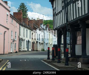 Blick auf die Straße in der alten Marktstadt Ledbury, Herefordshire, Großbritannien Stockfoto