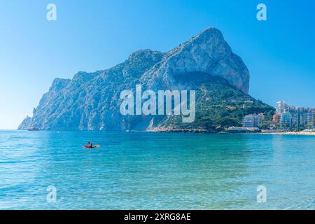 Platja de la Fossa mit Penyal d'IFAC im Hintergrund, Calp, Comunidad Valenciana, Viertel Alicante, Costa Blanca, Spanien Stockfoto