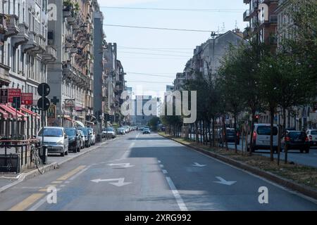 Mailand, Italien. August 2024. Milano si svuota durante le vacanze estive. Strade vuote e attività chiuse. - Cronaca - Mailand, Italien - Sabato 10 agosto 2024(Foto Alessandro Cimma/Lapresse) Mailand leert während der Sommerferien. Leere Straßen und geschlossene Geschäfte. - Chronik - Mailand, Italien - Samstag, 10. August 2024 (Foto Alessandro Cimma/Lapresse) Credit: LaPresse/Alamy Live News Stockfoto