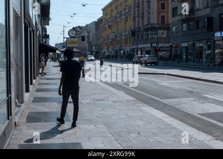 Mailand, Italien. August 2024. Milano si svuota durante le vacanze estive. Strade vuote e attività chiuse. - Cronaca - Mailand, Italien - Sabato 10 agosto 2024(Foto Alessandro Cimma/Lapresse) Mailand leert während der Sommerferien. Leere Straßen und geschlossene Geschäfte. - Chronik - Mailand, Italien - Samstag, 10. August 2024 (Foto Alessandro Cimma/Lapresse) Credit: LaPresse/Alamy Live News Stockfoto