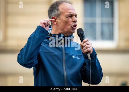 Edinburgh, Schottland. Samstag, 10. August 2024. Demonstranten versammeln sich vor dem schottischen Nationalmuseum in der Chambers Street und rufen zu einem sofortigen Waffenstillstand im Gaza-Konflikt auf. Stockfoto