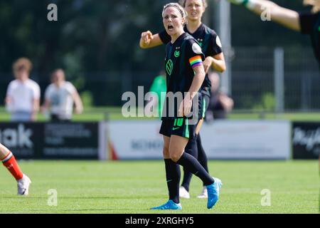 Deurningen, Niederlande. August 2024. DEURNINGEN, NIEDERLANDE - 10. AUGUST: Svenja Huth vom VfL Wolfsburg beim Freundschaftsspiel zwischen FC Twente und VfL Wolfsburg im Sportpark 't Hoge Vonder am 10. August 2024 in Deurningen, Niederlande. (Foto von Raymond Smit/Orange Pictures) Credit: Orange Pics BV/Alamy Live News Stockfoto