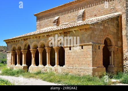 Caracena Stadt, San Pedro Kirche (romanisch, 12. Jahrhundert). Portikus. Provinz Soria, Castilla y Leon, Spanien. Stockfoto