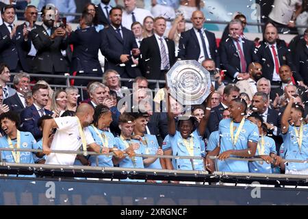 London, Großbritannien. August 2024. Die Stadt feiert am 10. August 2024 beim FA Community Shield Match, Manchester City gegen Manchester United, im Wembley Stadium, London, Großbritannien. Credit: Paul Marriott/Alamy Live News Stockfoto
