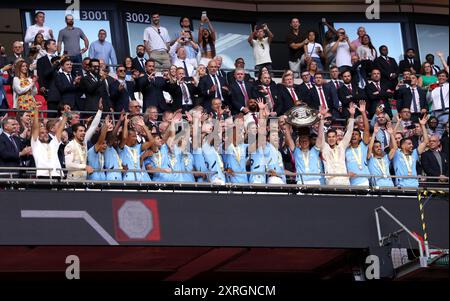 London, Großbritannien. August 2024. Die Stadt feiert am 10. August 2024 beim FA Community Shield Match, Manchester City gegen Manchester United, im Wembley Stadium, London, Großbritannien. Credit: Paul Marriott/Alamy Live News Stockfoto