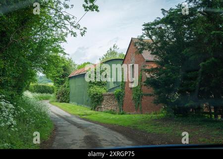 Eine alte Wellblechscheune in der Nähe von Ledbury, Herefordshire, Großbritannien Stockfoto