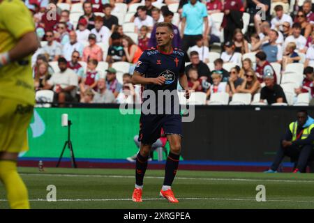 London Stadium, London, Großbritannien. August 2024. Fußballbegeisterte vor der Saison, West Ham United gegen Celta Vigo; Carl Starfelt von Celta Vigo Credit: Action Plus Sports/Alamy Live News Stockfoto