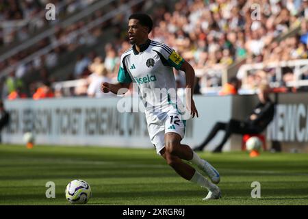 Jamal Lewis von Newcastle United während des Sela Cup-Spiels zwischen Newcastle United und Stade Brestois im St. James's Park, Newcastle am Samstag, den 10. August 2024. (Foto: Michael Driver | MI News) Credit: MI News & Sport /Alamy Live News Stockfoto