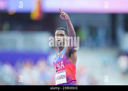 Saint Denis, Frankreich. August 2024. Olympische Spiele, Paris 2024, Leichtathletik, Stade de France, Hochsprung, Männer, Finale, Shelby McEwen aus den USA gestikuliert. Quelle: Michael Kappeler/dpa/Alamy Live News Stockfoto