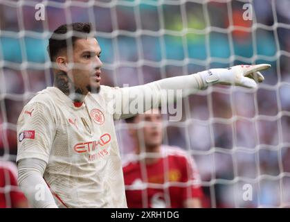 London, Großbritannien. August 2024. Ederson (MC) beim FA Community Shield Match, Manchester City gegen Manchester United, im Wembley Stadium, London, UK am 10. August 2024 Credit: Paul Marriott/Alamy Live News Stockfoto