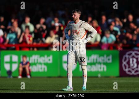 Crawley, Großbritannien. August 2024. Daniel Grimshaw von Blackpool während des Sky Bet League 1 Spiels Crawley Town gegen Blackpool im Broadfield Stadium, Crawley, Großbritannien, 10. August 2024 (Foto: Gareth Evans/News Images) in Crawley, Großbritannien am 10. August 2024. (Foto: Gareth Evans/News Images/SIPA USA) Credit: SIPA USA/Alamy Live News Stockfoto