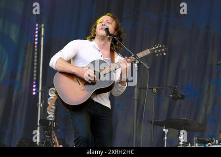 Williamscot, Großbritannien. August 2024. Die englische Folk-Gitarre und Sänger Ben Savage trat live auf der Bühne auf der Cropredy Convention von Fairport auf. (Foto: Dawn Fletcher-Park/SOPA Images/SIPA USA) Credit: SIPA USA/Alamy Live News Stockfoto