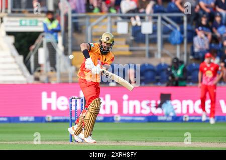 Cardiff, Großbritannien. August 2024. Moeen Ali von Birmingham Phoenix in Aktion während des Hundert-Spiels zwischen Welsh Fire und Birmingham Phoenix in den Sophia Gardens, Cardiff, Großbritannien am 10. August 2024. Foto von Stuart Leggett. Nur redaktionelle Verwendung, Lizenz für kommerzielle Nutzung erforderlich. Keine Verwendung bei Wetten, Spielen oder Publikationen eines einzelnen Clubs/einer Liga/eines Spielers. Quelle: UK Sports Pics Ltd/Alamy Live News Stockfoto