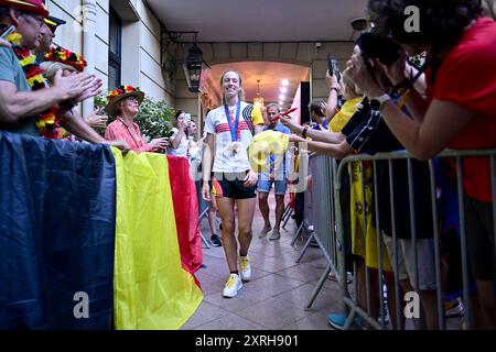 Paris, Frankreich. August 2024. Der belgische Athlet Noor Vidts, Bronzemedaillengewinner beim Heptathlon, dargestellt bei einem Besuch einiger belgischer Medaillengewinner im Belgischen Haus bei den Olympischen Spielen 2024 in Paris, Frankreich, am Samstag, den 10. August 2024. Die Spiele der XXXIII. Olympiade finden vom 26. Juli bis 11. August in Paris statt. Die belgische Delegation zählt 165 Athleten in 21 Sportarten. BELGA FOTO DIRK WAEM Credit: Belga News Agency/Alamy Live News Stockfoto
