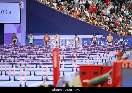 Paris, Frankreich. August 2024; Olympische Spiele in Paris, Stade de France, Paris, Frankreich, Tag 15; Leichtathletik, Frauen 100 m Hürden, die Athleten Line Up Credit: Action Plus Sports Images/Alamy Live News Stockfoto