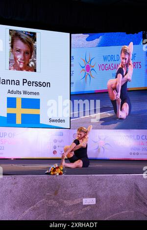 Hanna Persson vertritt Schweden in der Kategorie Erwachsene Frauen bei der WCYS 2022, organisiert von der IYSF an der S-VYASA Called to be University, Bengaluru, Indien Stockfoto