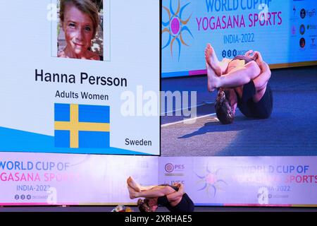 Hanna Persson vertritt Schweden in der Kategorie Erwachsene Frauen bei der WCYS 2022, organisiert von der IYSF an der S-VYASA Called to be University, Bengaluru, Indien Stockfoto