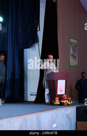 Anschließend sprach der Ministerpräsident von Karnataka, Basavaraj Bommai, auf der WCYS 2022, die von der IYSF in S-VYASA organisiert wurde und als Universität in Bengaluru, Karnataka gilt Stockfoto