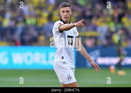 Dortmund, Deutschland. August 2024. Fussball Testspiel Borussia Dortmund - Aston Villa am 10.08.2024 im Signal Iduna Park in Dortmund Nico Schlotterbeck ( Dortmund ) Foto: Revierfoto Credit: ddp Media GmbH/Alamy Live News Stockfoto