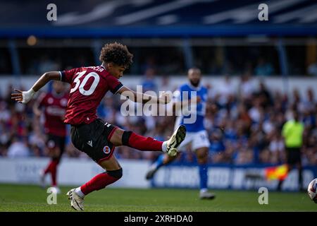 Birmingham, Großbritannien. 10. August 2024; St. Andrew's @ Knighthead Park, Birmingham, England, EFL League One Football, Birmingham City versus Reading FC; Andre Garcia von Reading Shoots at Goal Credit: Action Plus Sports Images/Alamy Live News Stockfoto