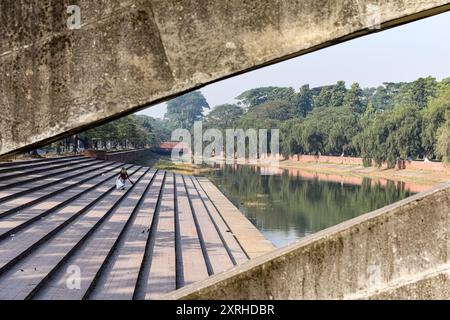 Crescent Lake oder Chandrima Uddan ist ein beliebter Park in dhaka. Das Mausoleum von Ziaur Rahman ist ein bedeutendes architektonisches Baudenkmal. Stockfoto