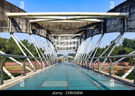 Crescent Lake oder Chandrima Uddan ist ein beliebter Park in dhaka. Das Mausoleum von Ziaur Rahman ist ein bedeutendes architektonisches Baudenkmal. Stockfoto