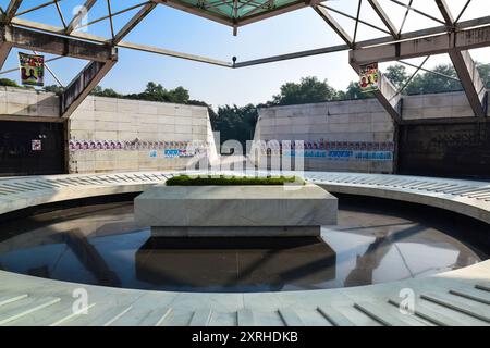 Crescent Lake oder Chandrima Uddan ist ein beliebter Park in dhaka. Das Mausoleum von Ziaur Rahman ist ein bedeutendes architektonisches Baudenkmal. Stockfoto