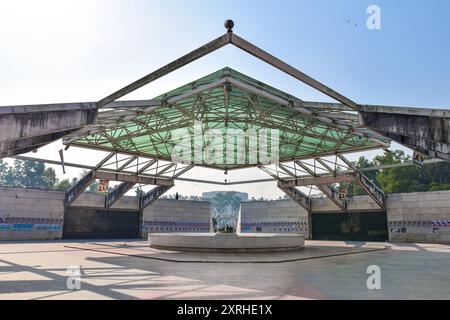 Crescent Lake oder Chandrima Uddan ist ein beliebter Park in dhaka. Das Mausoleum von Ziaur Rahman ist ein bedeutendes architektonisches Baudenkmal. Stockfoto