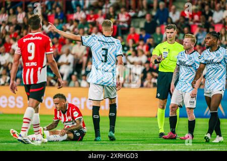 Eindhoven, Niederlande. August 2024. EINDHOVEN, 10.08.2024, Philips Stadium, niederländischer Fußball Eredivisie Saison 2024/2025, Spiel zwischen PSV - RKC, Schiedsrichter Joey Kooij(M) während des Spiels PSV - RKC Credit: Pro Shots/Alamy Live News Stockfoto