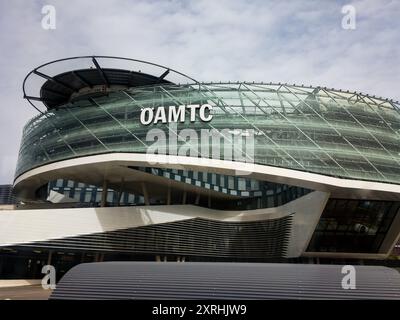 WIEN, ÖSTERREICH - 1. APRIL 2024: Aufbau des OAMTC-Hauptsitzes in Wien, Österreich Stockfoto