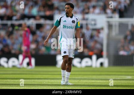 St. James's Park, Newcastle am Samstag, 10. August 2024. Jamal Lewis von Newcastle United während des Sela Cup-Spiels zwischen Newcastle United und Stade Brestois im St. James's Park, Newcastle am Samstag, den 10. August 2024. (Foto: Michael Driver | MI News) Credit: MI News & Sport /Alamy Live News Stockfoto