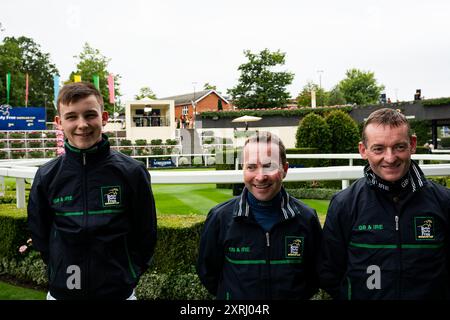 Das Team GB & Ireland im Shergar Cup 2024; L-R Billy Loughnane, Tadhg O’Shea und Seamie Heffernan. Credit JTW equine Images / Alamy. Stockfoto