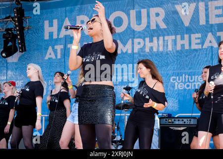 Basschoir tritt im Ampitheatre, Harbour View, Bristol als Teil des Bristol Harbour Festivals 2024 auf. (basschoir.com) Stockfoto