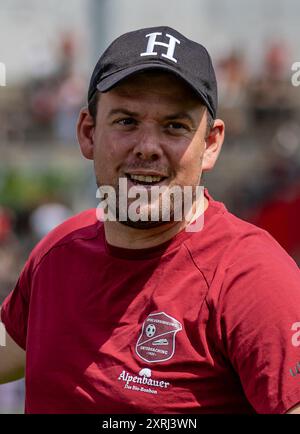 Marc Unterberger (Chef-Trainer, SpVgg Unterhaching) lachelnd / lachend. GER, SpVgg Unterhaching gegen den FC Ingolstadt 04, Fussball, 3. Bundesliga, 2. Spieltag, Saison 2024/2025, 10.08.2024. (DIE DFL-DFB-VORSCHRIFTEN VERBIETEN DIE VERWENDUNG VON FOTOS ALS BILDSEQUENZEN UND/ODER QUASI-VIDEO). Foto: Eibner-Pressefoto/Heike Feiner Stockfoto