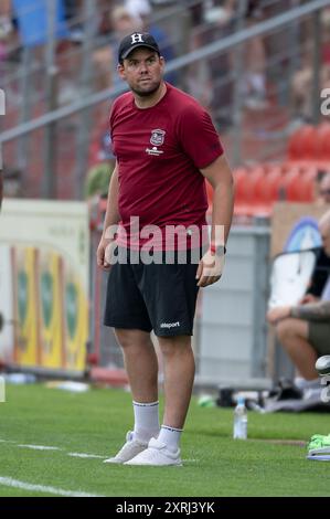 Marc Unterberger (Chef-Trainer, SpVgg Unterhaching) mit verstaendnislosem Blick. GER, SpVgg Unterhaching gegen den FC Ingolstadt 04, Fussball, 3. Bundesliga, 2. Spieltag, Saison 2024/2025, 10.08.2024. (DIE DFL-DFB-VORSCHRIFTEN VERBIETEN DIE VERWENDUNG VON FOTOS ALS BILDSEQUENZEN UND/ODER QUASI-VIDEO). Foto: Eibner-Pressefoto/Heike Feiner Stockfoto