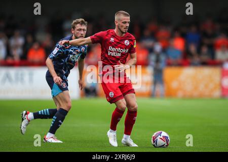 Crawley, Großbritannien. August 2024. Ronan Darcy aus Crawley Town in Aktion während des Sky Bet League 1 Spiels Crawley Town gegen Blackpool im Broadfield Stadium, Crawley, Vereinigtes Königreich, 10. August 2024 (Foto: Gareth Evans/News Images) in Crawley, Vereinigtes Königreich am 10. August 2024. (Foto: Gareth Evans/News Images/SIPA USA) Credit: SIPA USA/Alamy Live News Stockfoto