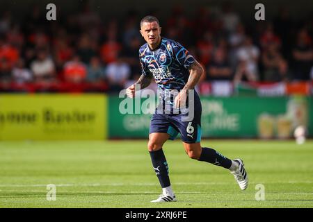 Crawley, Großbritannien. August 2024. Oliver Norburn von Blackpool während des Sky Bet League 1 Spiels Crawley Town gegen Blackpool im Broadfield Stadium, Crawley, Großbritannien, 10. August 2024 (Foto: Gareth Evans/News Images) in Crawley, Großbritannien am 10. August 2024. (Foto: Gareth Evans/News Images/SIPA USA) Credit: SIPA USA/Alamy Live News Stockfoto