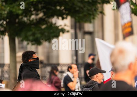 Demonstranten versammeln sich auf der Pierhead in Liverpool, um Palästina zu unterstützen Stockfoto