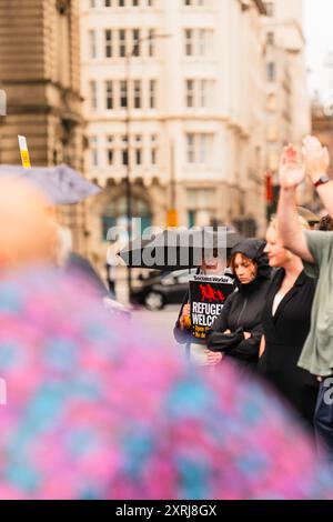 Demonstranten versammeln sich auf der Pierhead in Liverpool, um Palästina zu unterstützen Stockfoto