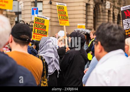 Demonstranten versammeln sich auf der Pierhead in Liverpool, um Palästina zu unterstützen Stockfoto