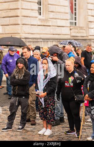 Demonstranten versammeln sich auf der Pierhead in Liverpool, um Palästina zu unterstützen Stockfoto