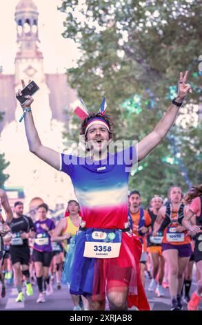 Paris, Frankreich. August 2024. Die Teilnehmer nehmen am Massenpartizipationsmarathon bei den Olympischen Spielen 2024 in Paris, Frankreich, am 10. August 2024 Teil. Quelle: Zhang Yuwei/Xinhua/Alamy Live News Stockfoto