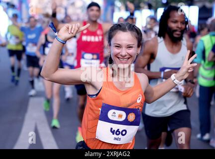 Paris, Frankreich. August 2024. Die Teilnehmer nehmen am Massenpartizipationsmarathon bei den Olympischen Spielen 2024 in Paris, Frankreich, am 10. August 2024 Teil. Quelle: Zhang Yuwei/Xinhua/Alamy Live News Stockfoto