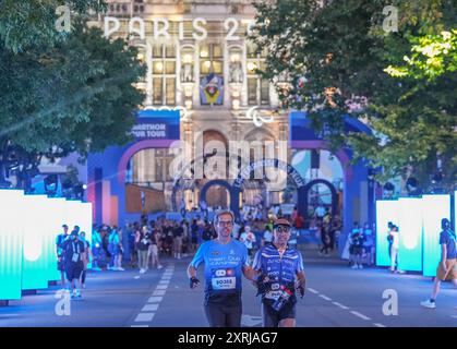 Paris, Frankreich. August 2024. Die Teilnehmer nehmen am Massenpartizipationsmarathon bei den Olympischen Spielen 2024 in Paris, Frankreich, am 10. August 2024 Teil. Quelle: Zhang Yuwei/Xinhua/Alamy Live News Stockfoto