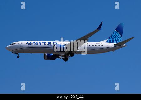 Harry Reid Airport, 24. 08.10-24 Las Vegas, NV USA United Airlines Boeing 737-Max9 N37527 im Finale für 26L am Harry Reid International Airport Stockfoto