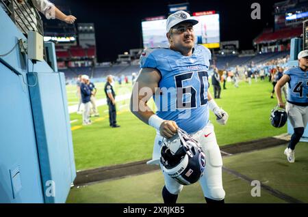 Nashville, Tennessee, USA. August 2024. Tennessee Titans Offensive Tackle Daniel Brunskill (60) verlässt das Feld nach einem NFL-Spiel in Nashville. (Kreditbild: © Camden Hall/ZUMA Press Wire) NUR REDAKTIONELLE VERWENDUNG! Nicht für kommerzielle ZWECKE! Quelle: ZUMA Press, Inc./Alamy Live News Stockfoto