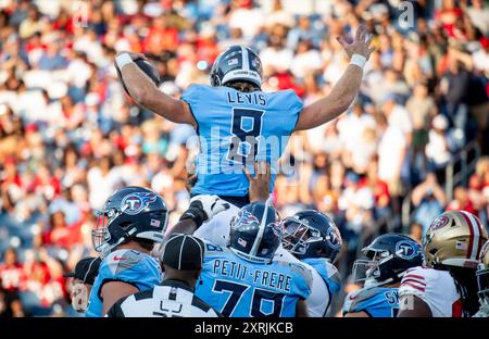 Nashville, Tennessee, USA. August 2024. Tennessee Titans (8) will Levis feiert einen Touchdown während eines NFL-Spiels in Nashville. (Kreditbild: © Camden Hall/ZUMA Press Wire) NUR REDAKTIONELLE VERWENDUNG! Nicht für kommerzielle ZWECKE! Quelle: ZUMA Press, Inc./Alamy Live News Stockfoto
