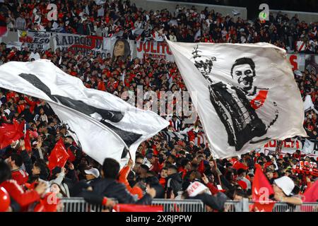 Buenos Aires, Argentinien. August 2024. Die Fans von River Plate bejubeln ihr Team beim Argentine Professional Football League Turnier 2024 gegen Huracan im El Monumental Stadion in Buenos Aires am 10. August 2024. Quelle: Alejandro Pagni/Alamy Live News Stockfoto