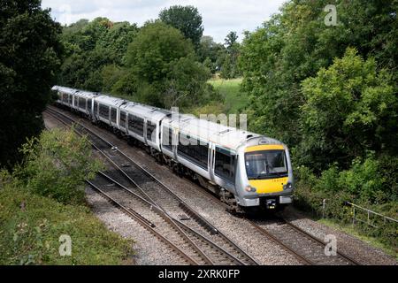 Dieselzug der Baureihe 168 der Chiltern Railways in Hatton Bank, Warwickshire, Großbritannien Stockfoto