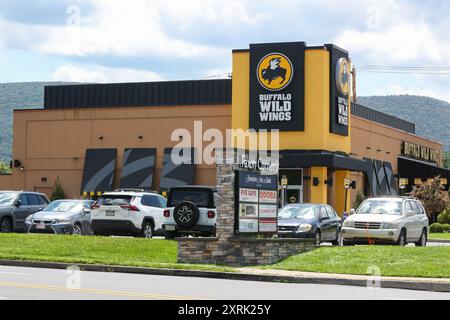 Williamsport, Usa. August 2024. Außenansicht eines Buffalo Wild Wings Restaurants. Buffalo Wild Wings ist ein amerikanisches Restaurant mit zwangloser Atmosphäre und Sportbar mit fast 1.300 Standorten. Quelle: SOPA Images Limited/Alamy Live News Stockfoto